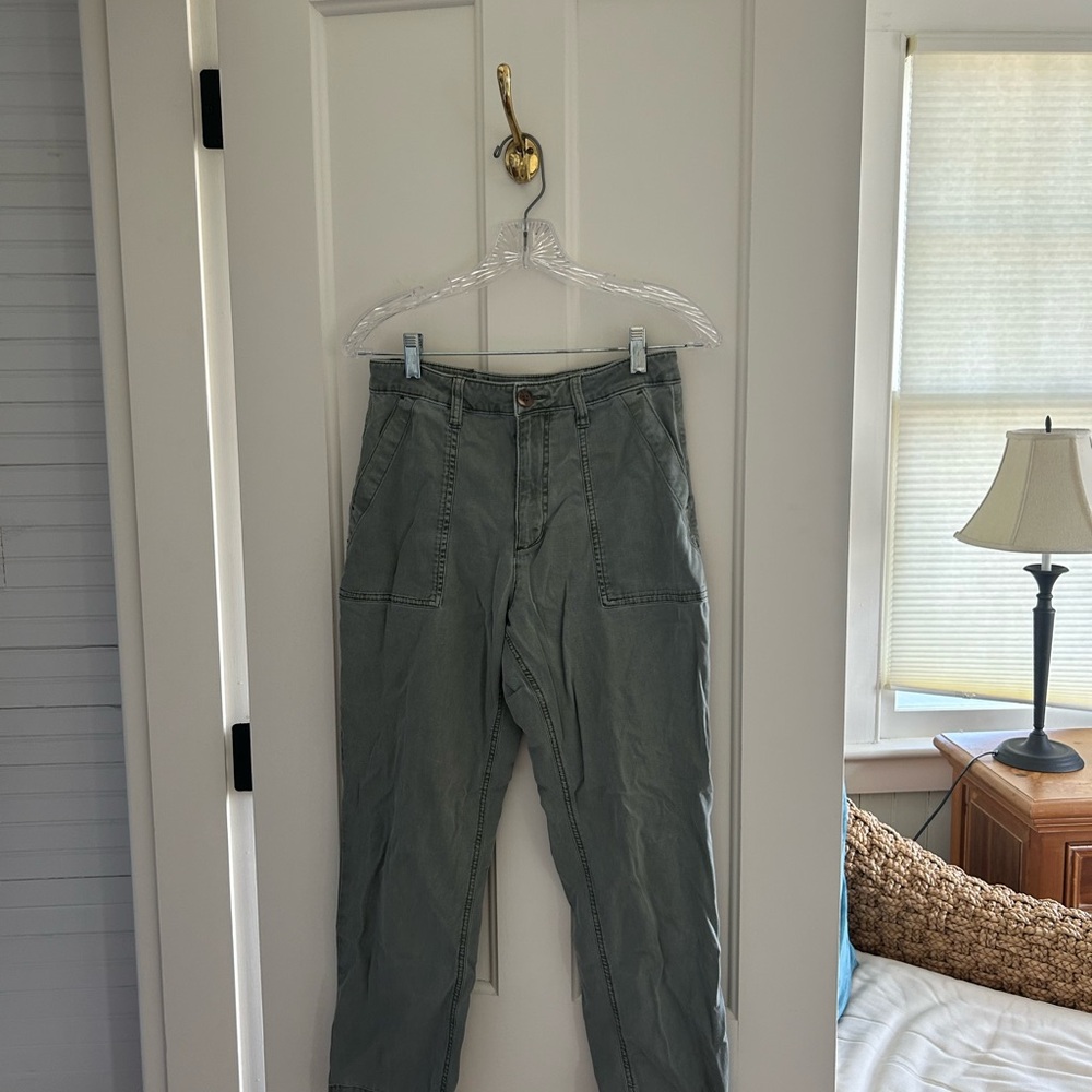 Old Navy Women's Cargo Pants in Gray